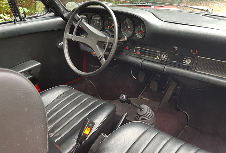photo interieur 911 E Targa de couleur Rouge mtallis