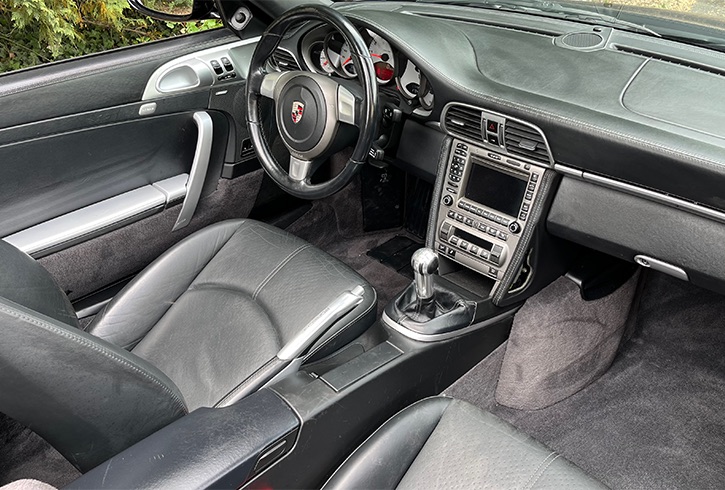 photo interieur 911 Carrera S Cabriolet de couleur Noir métallisé
