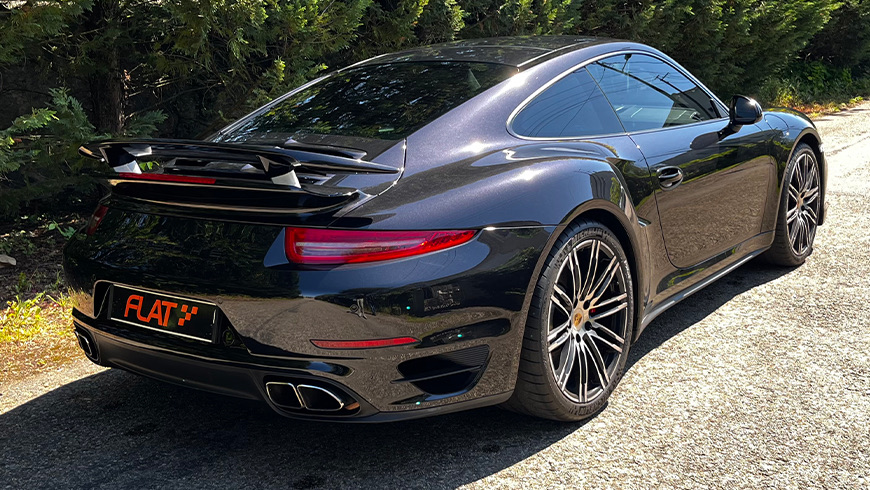 photo arriere 911 Turbo de couleur Noir Basalte Métallisé