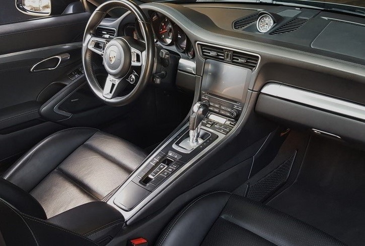 photo interieur 911 Carrera S de couleur Noir Mtallis