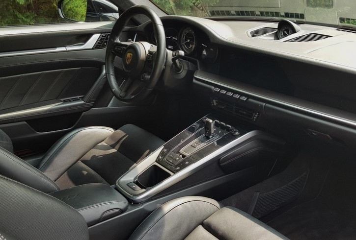 photo interieur 911 Turbo S de couleur Noir